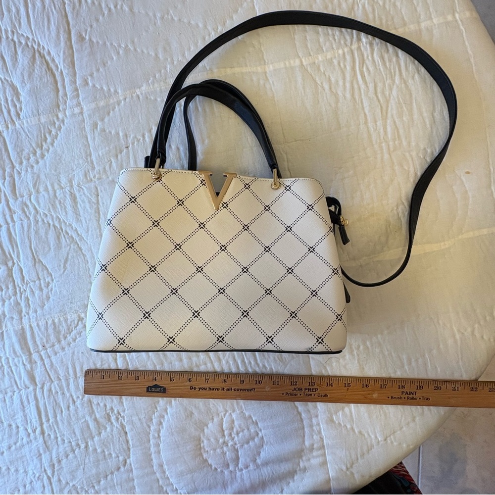 Chic White Checkered Shoulder & adjustable straps Bag